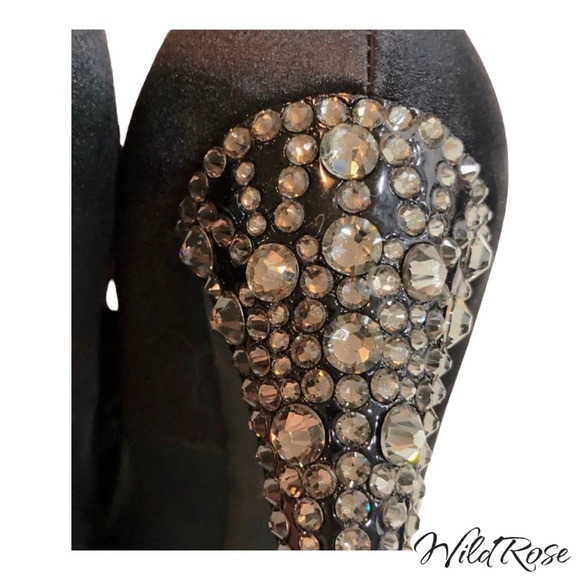 LOUIS VUITTON Black Satin Pointy Toe Velvet Bow Tie Nior Pumps Crystal Heels - Picture 7 of 17